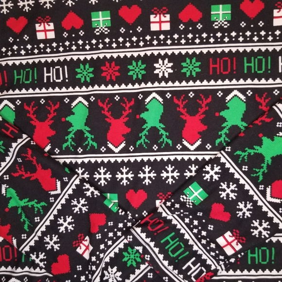 NO Boundaries | Christmas Top - Picture 2 of 5